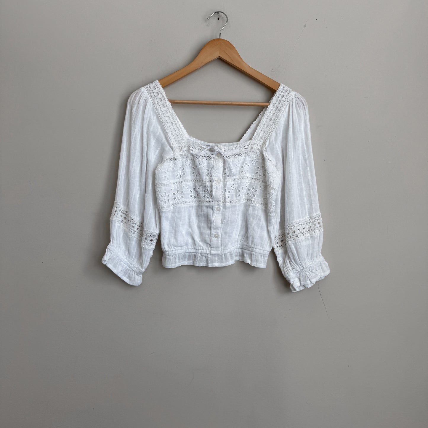 NWT Eyelet Peasant Blouse (XS/S)