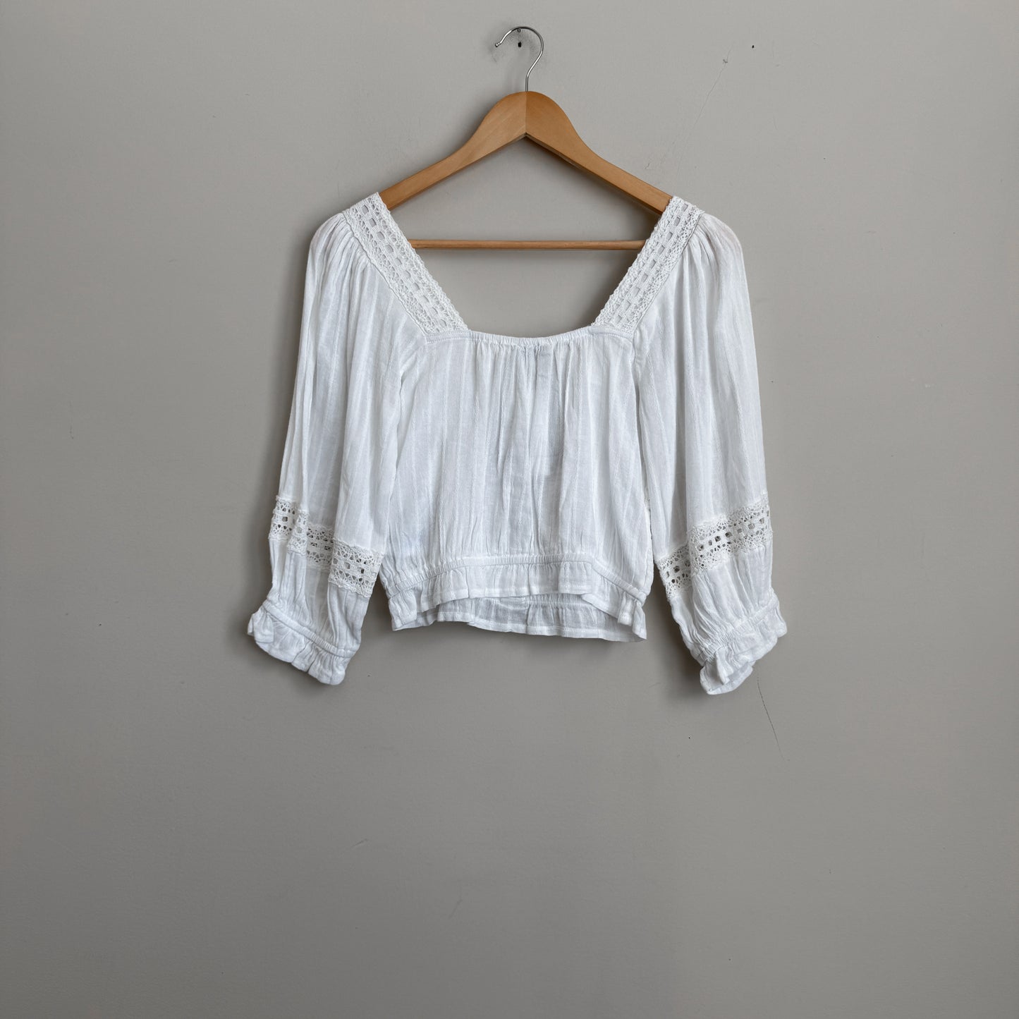 NWT Eyelet Peasant Blouse (XS/S)
