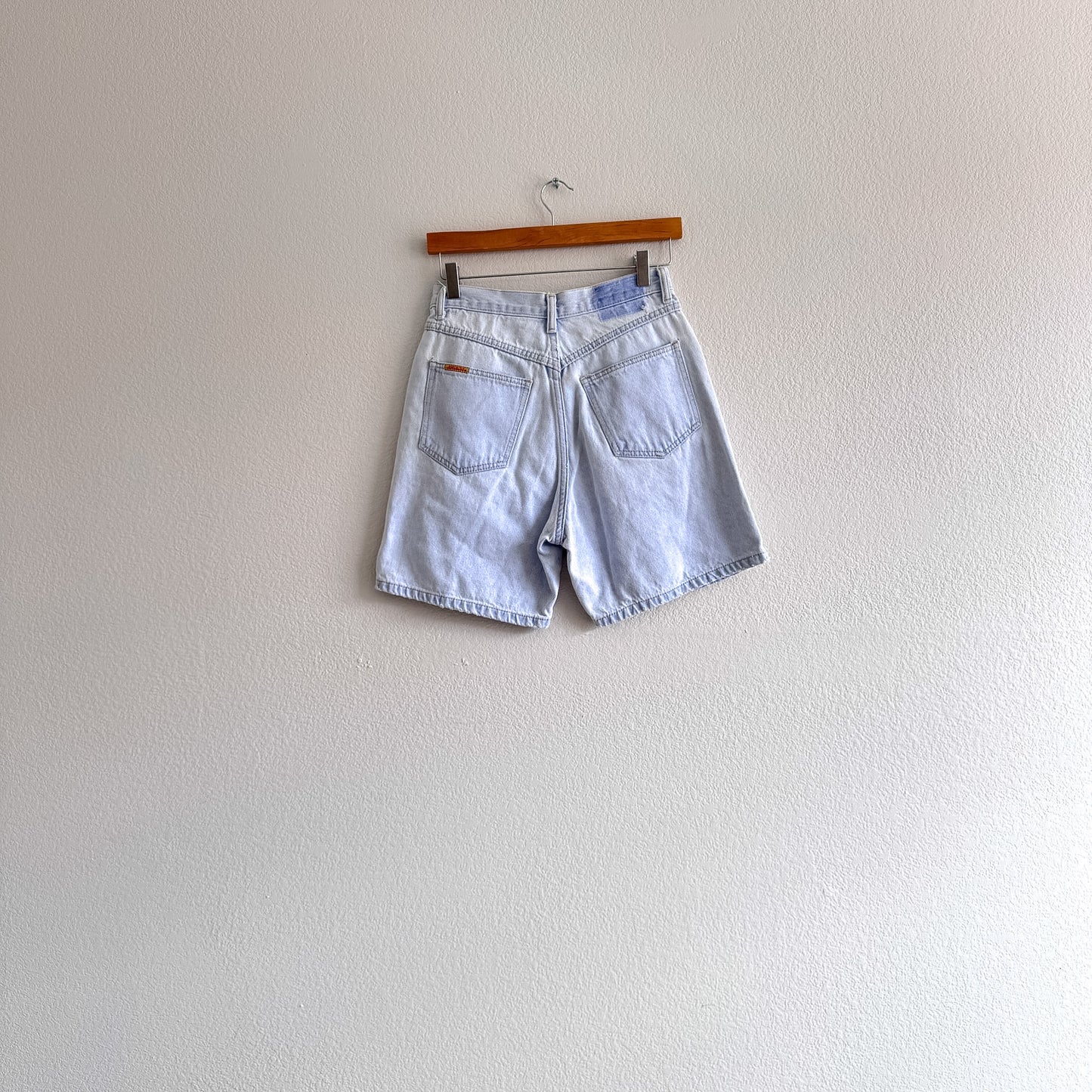 Vintage Jordache Light Wash Denim Shorts (26-27W)