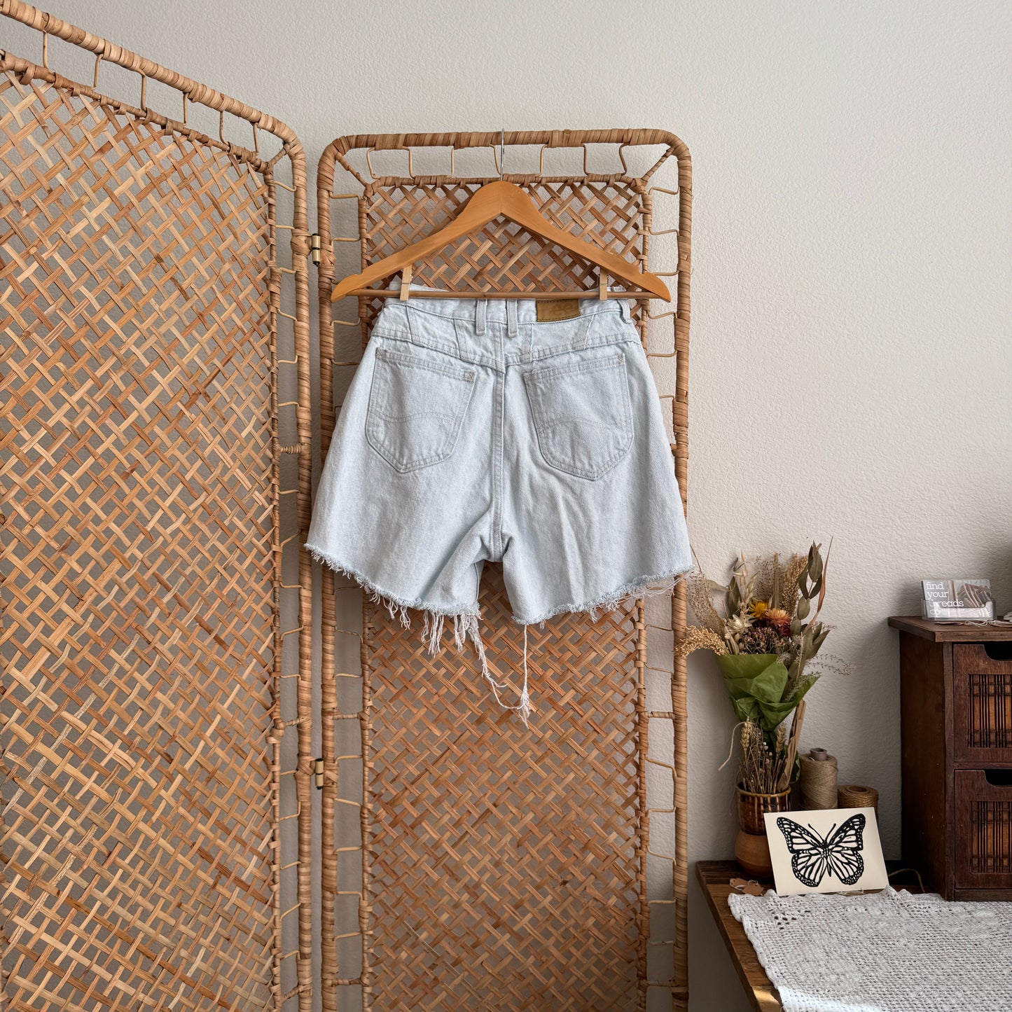 Vintage Lee Light Wash Denim Shorts (26-27W)