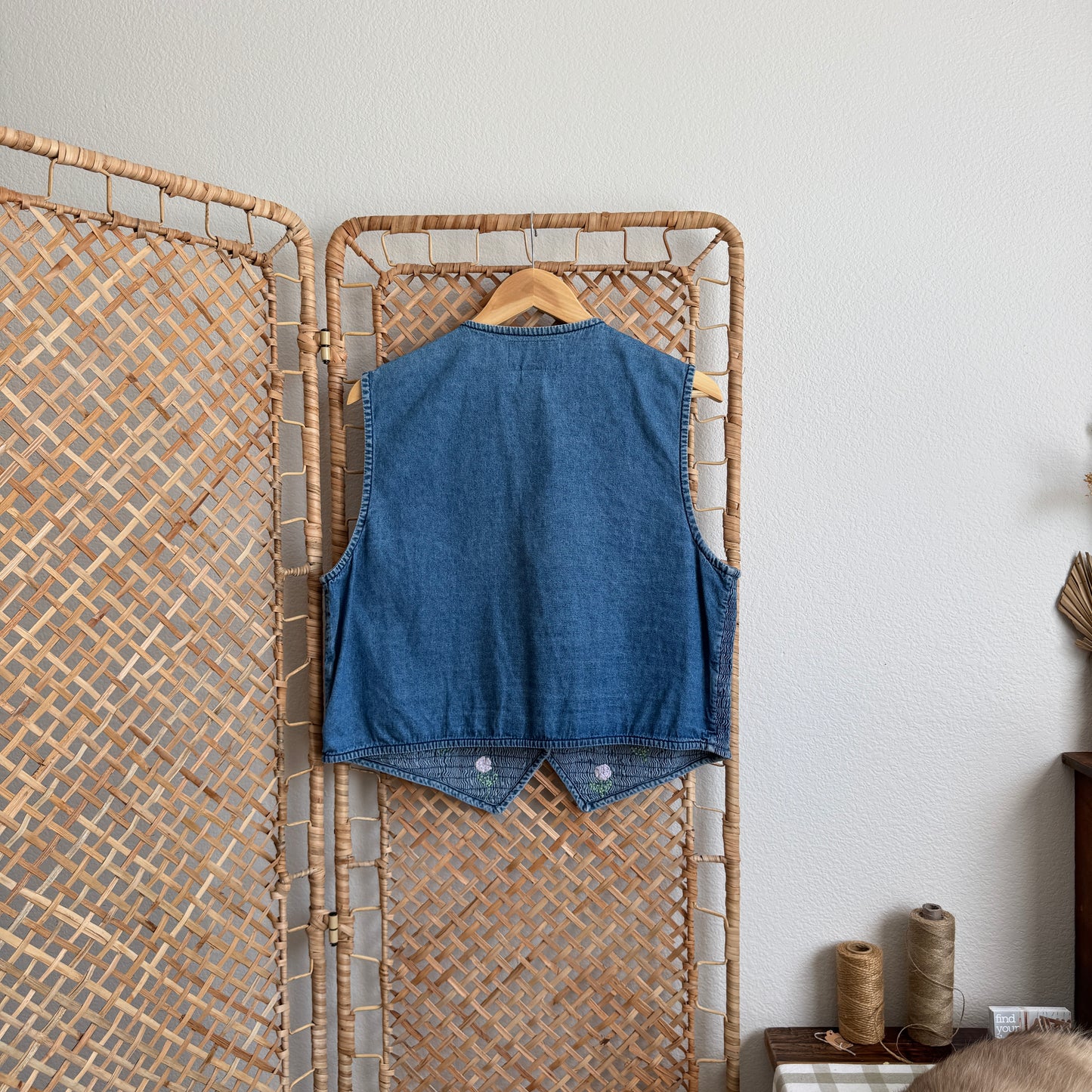 Vintage Floral Embroidered Denim Vest (XL)
