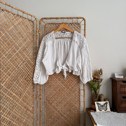 AE V-Neck Lace Tie-Front Blouse (XL)