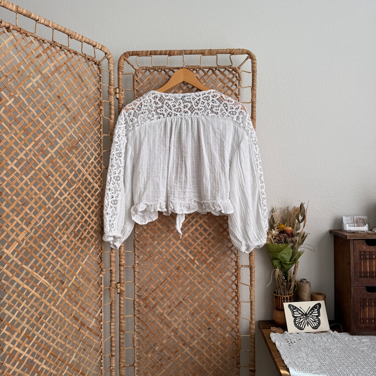 AE V-Neck Lace Tie-Front Blouse (XL)