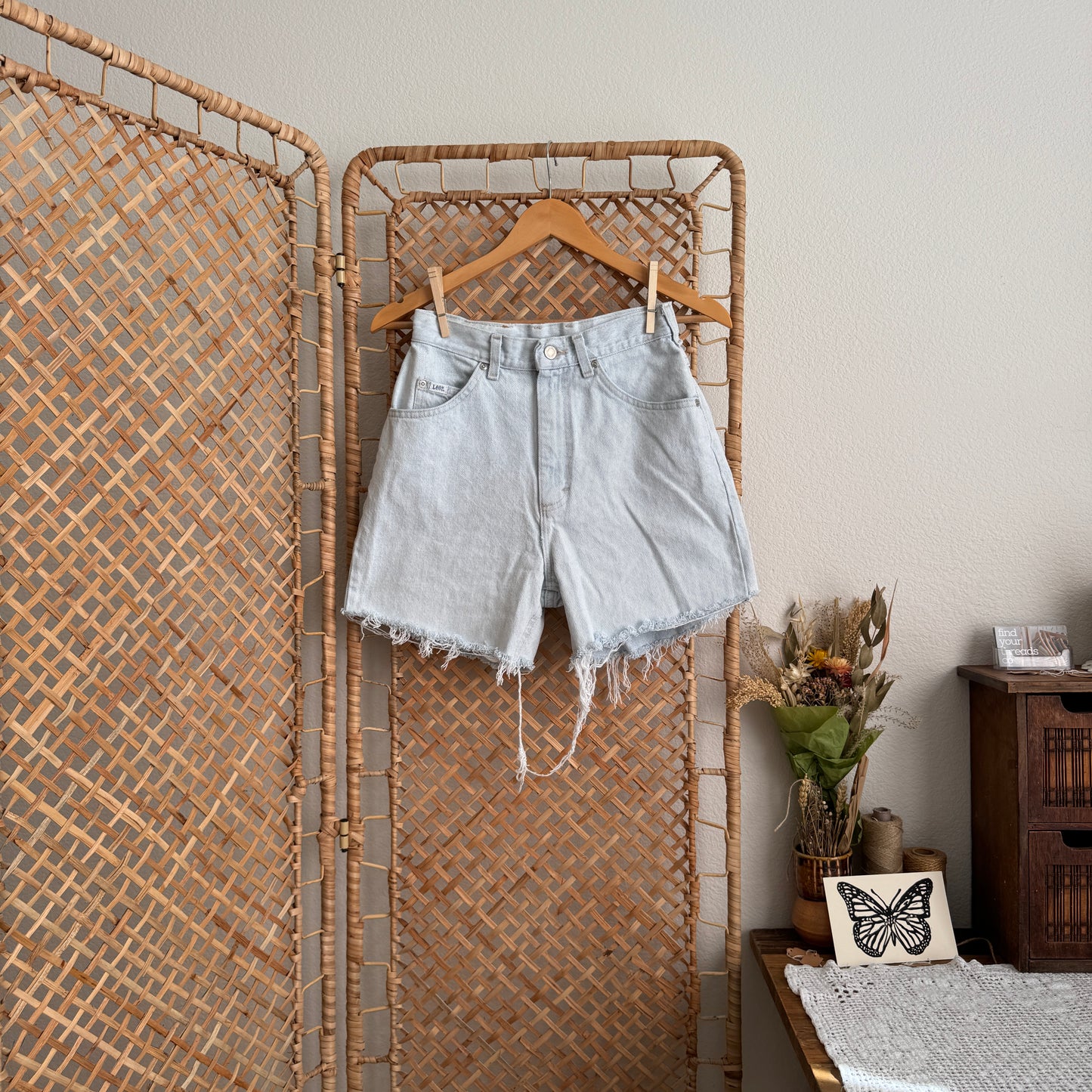 Vintage Lee Light Wash Denim Shorts (26-27W)