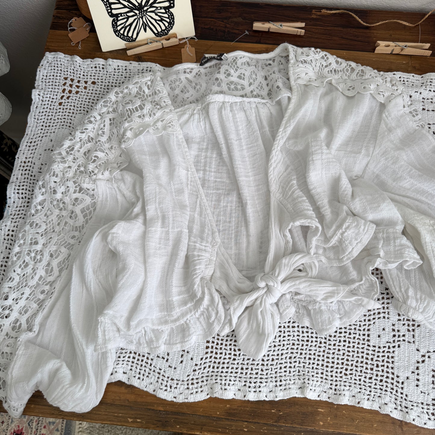 AE V-Neck Lace Tie-Front Blouse (XL)