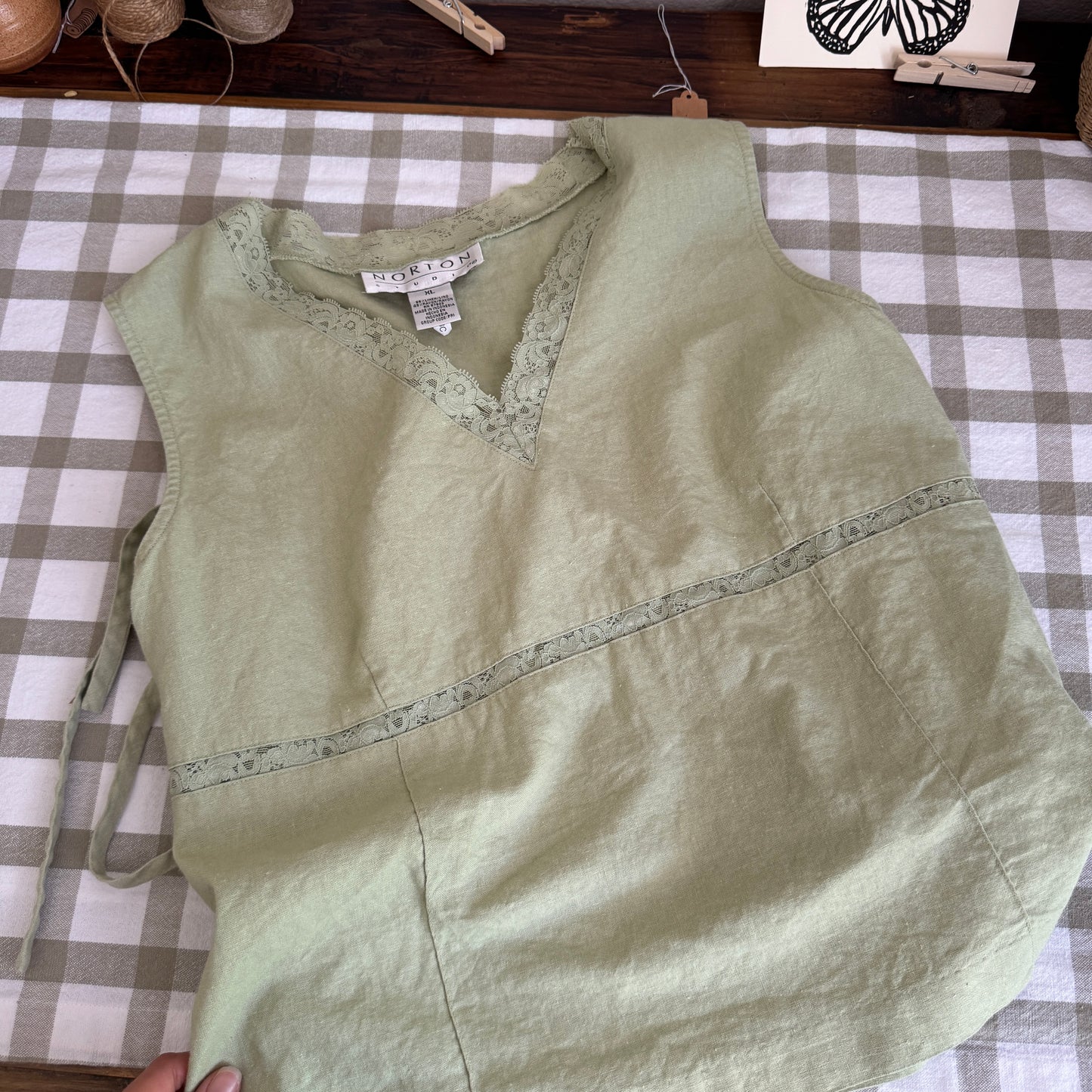 Vintage Lace Trim Linen Blend Tank (XL)