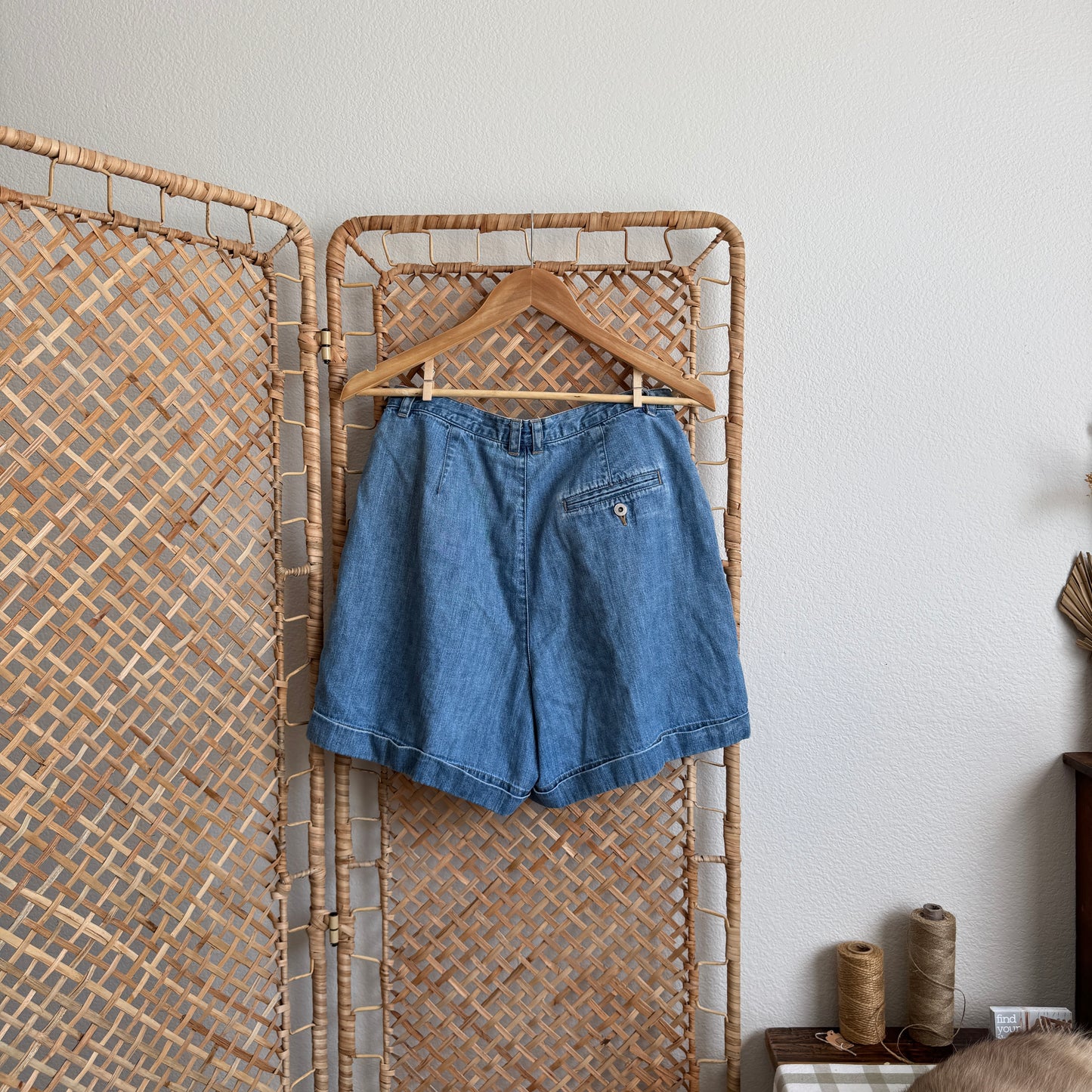 Vintage Pleated Chambray Denim Shorts (28W)