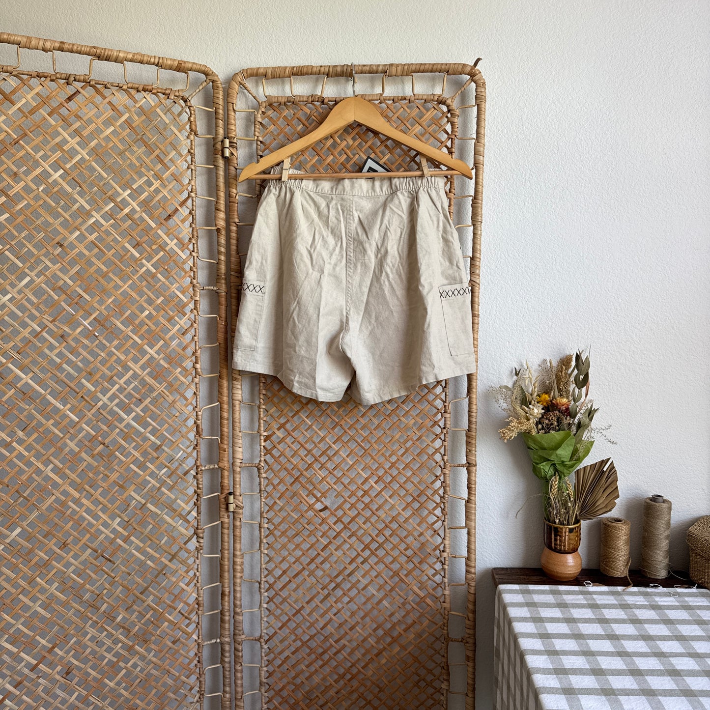 The Sand Bar Linen Shorts (S/26-29W)